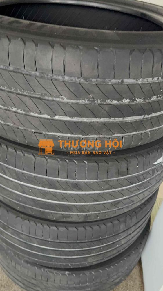 4 vỏ zin xe carival 2022 michelin đẹp 235/55/19