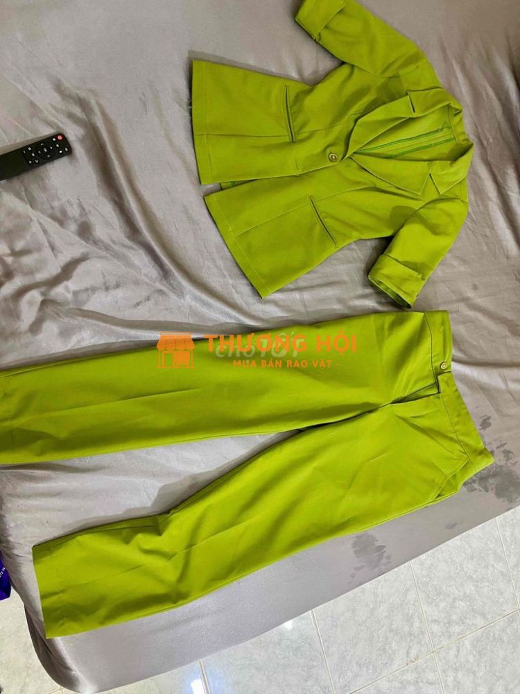 Nhà còn dư mấy bộ Vest nữ Size S