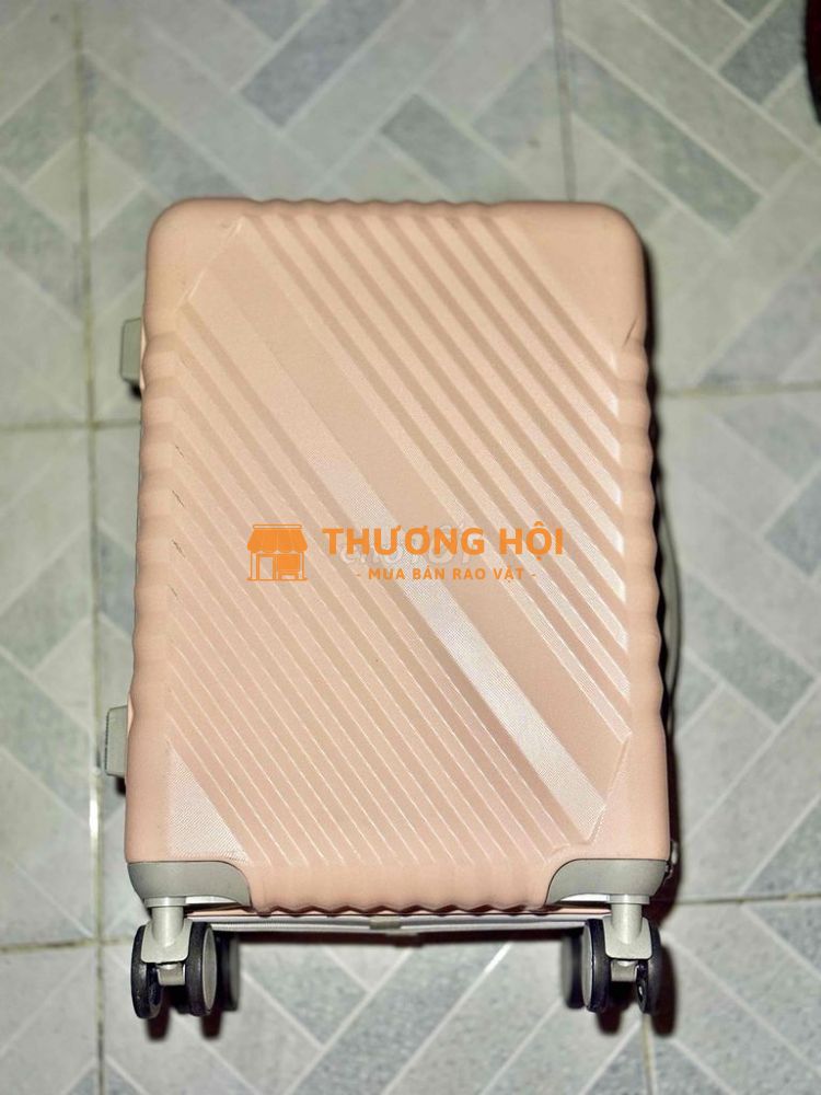 Vali kéo nhựa PC 4 bánh, màu hồng pastel xước nhẹ