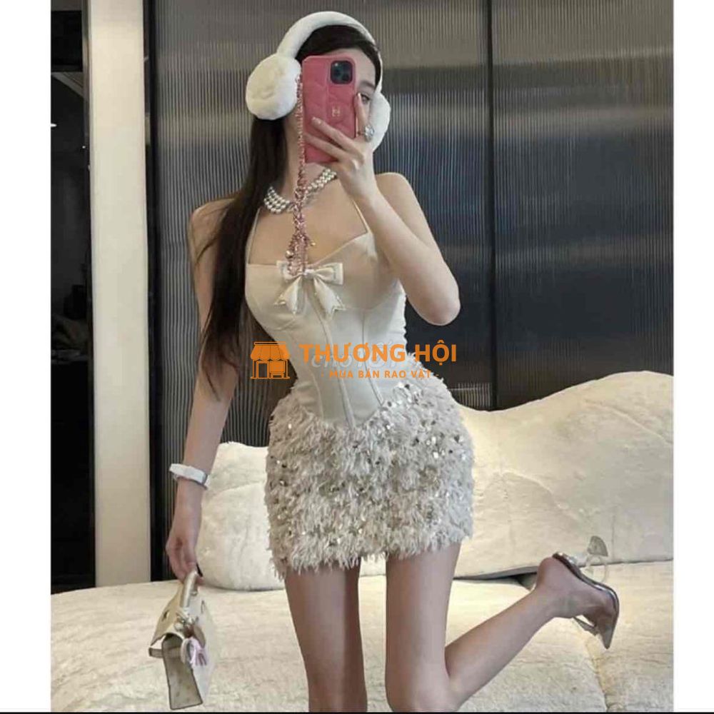 Váy body lấp lánh