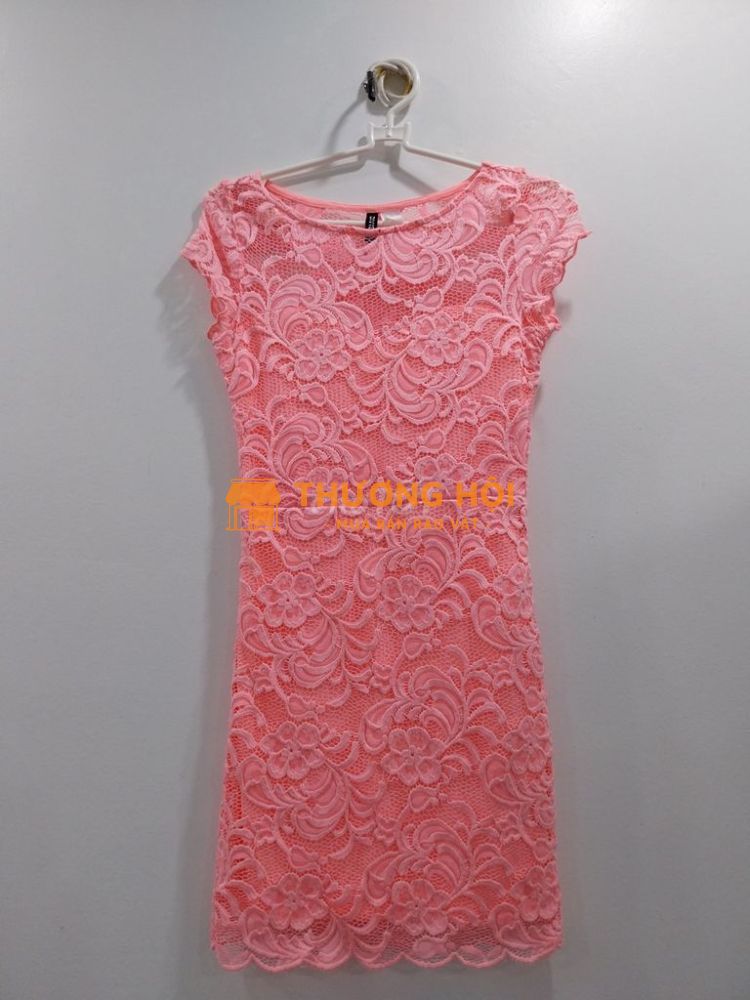 Váy ren hồng H&M mua ở Thái Lan