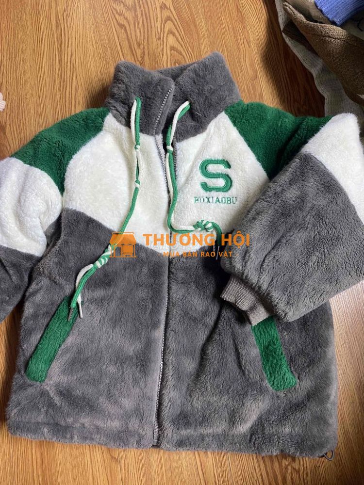 60k 2 cái áo bé trai 25-27kg size 140