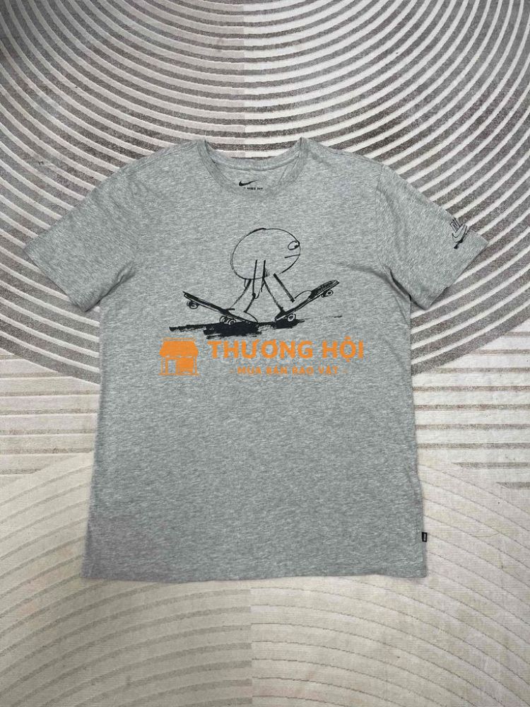 Phông Ni..ke size L Số đo: ngực 51, dài 72 Giá: 18