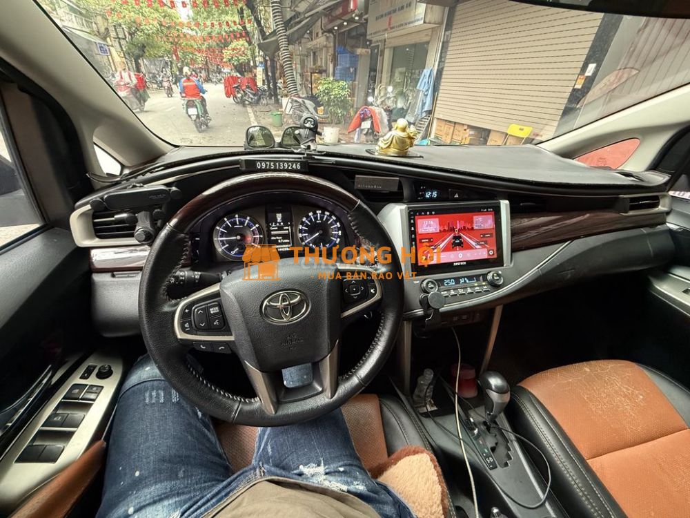 Toyota Innova Ventu 2018 số tự động màu đen