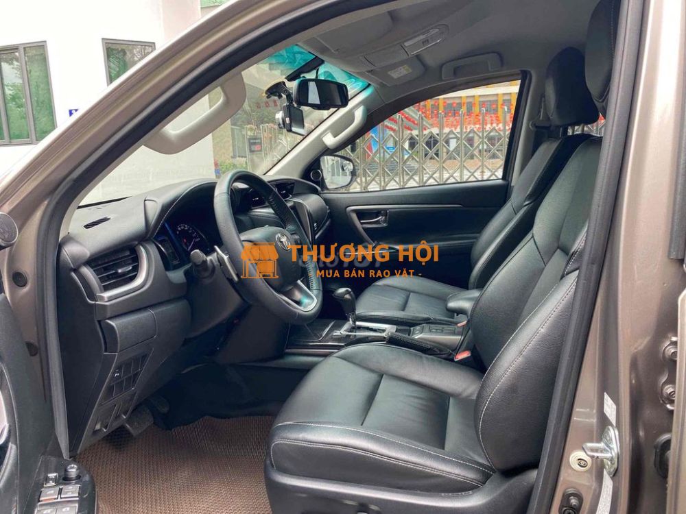 Toyota Fortuner 2.4AT 4x2 sx 2022 màu nâu xe đẹp