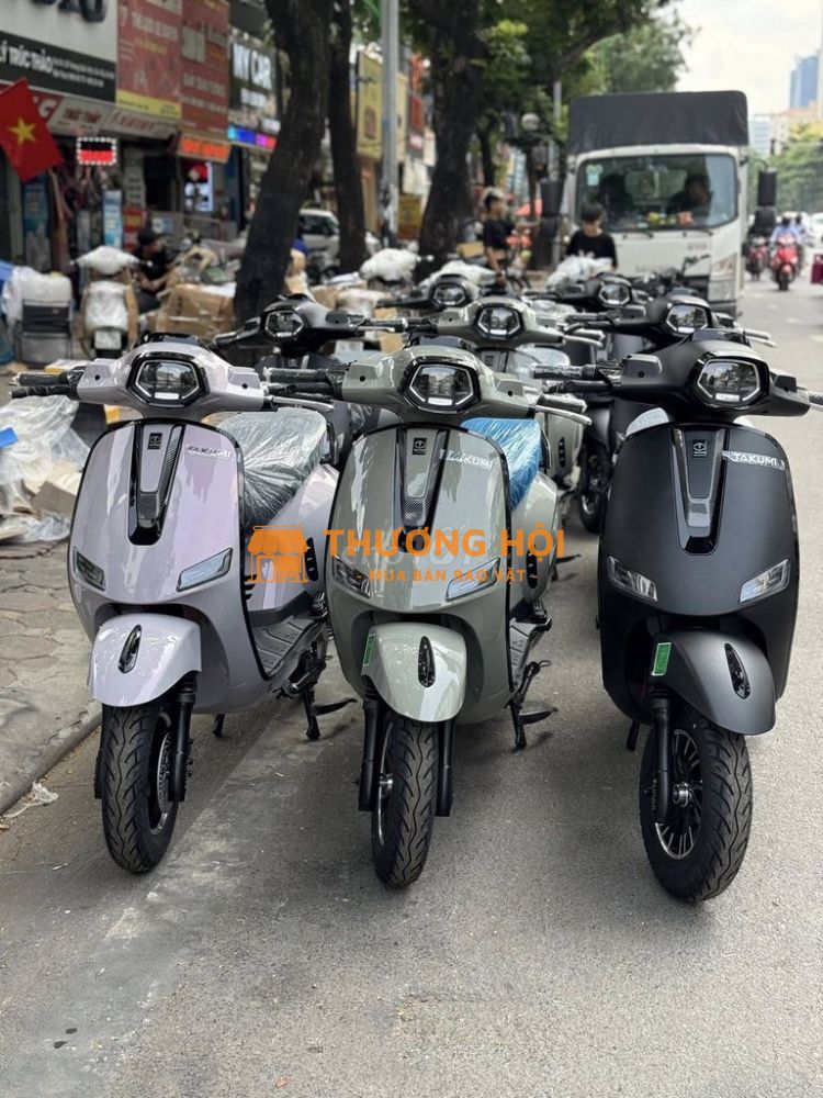 Vespa chính hãng công ty TAKUMI CROWN S