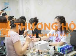 Nhân viên làm móng tại Hai Bà Trưng, Hà Nội