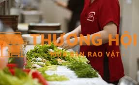 Nhân Viên Bếp Làm Salad tại Minh Khai, Hà Nội
