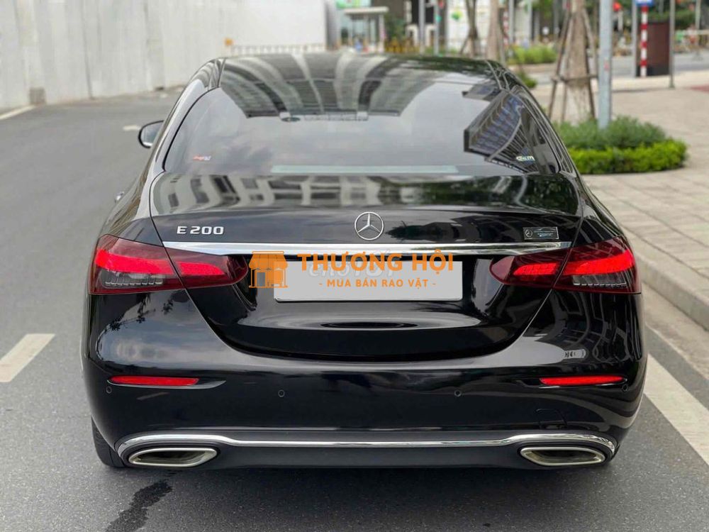 Mercedes Benz E200 Exclusive model 2022 màu đen