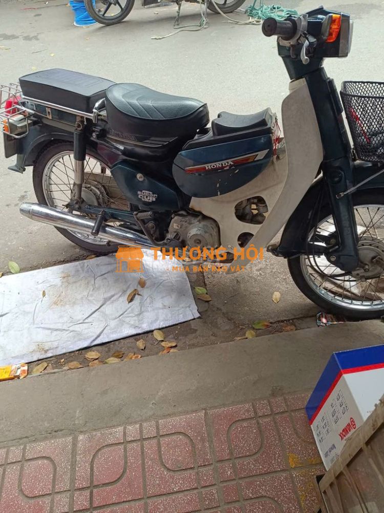 Xe máy Honda Super Cub màu xanh đậm