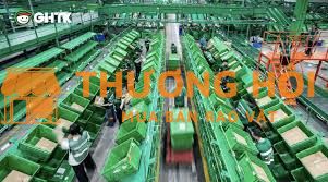 Nhân viên xử lý hàng hóa tại KCN Bình Xuyên