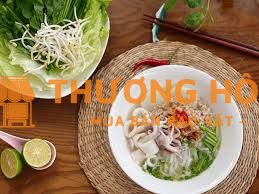 cần người phụ múc hủ tiếu