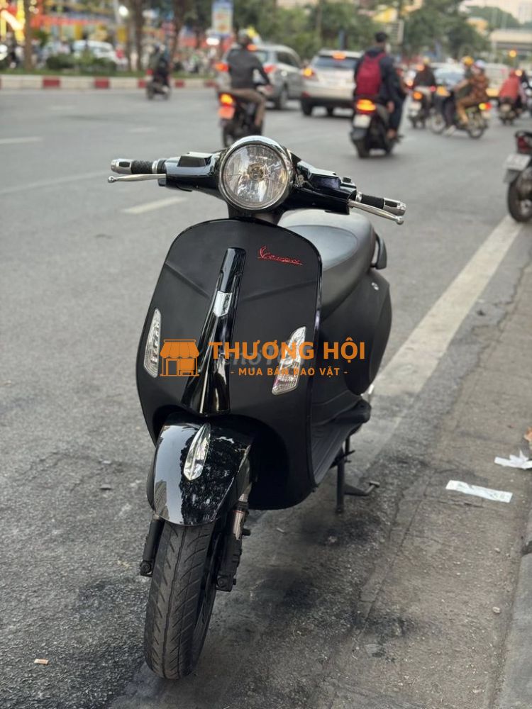 Vespa đen nhám e về nhiều