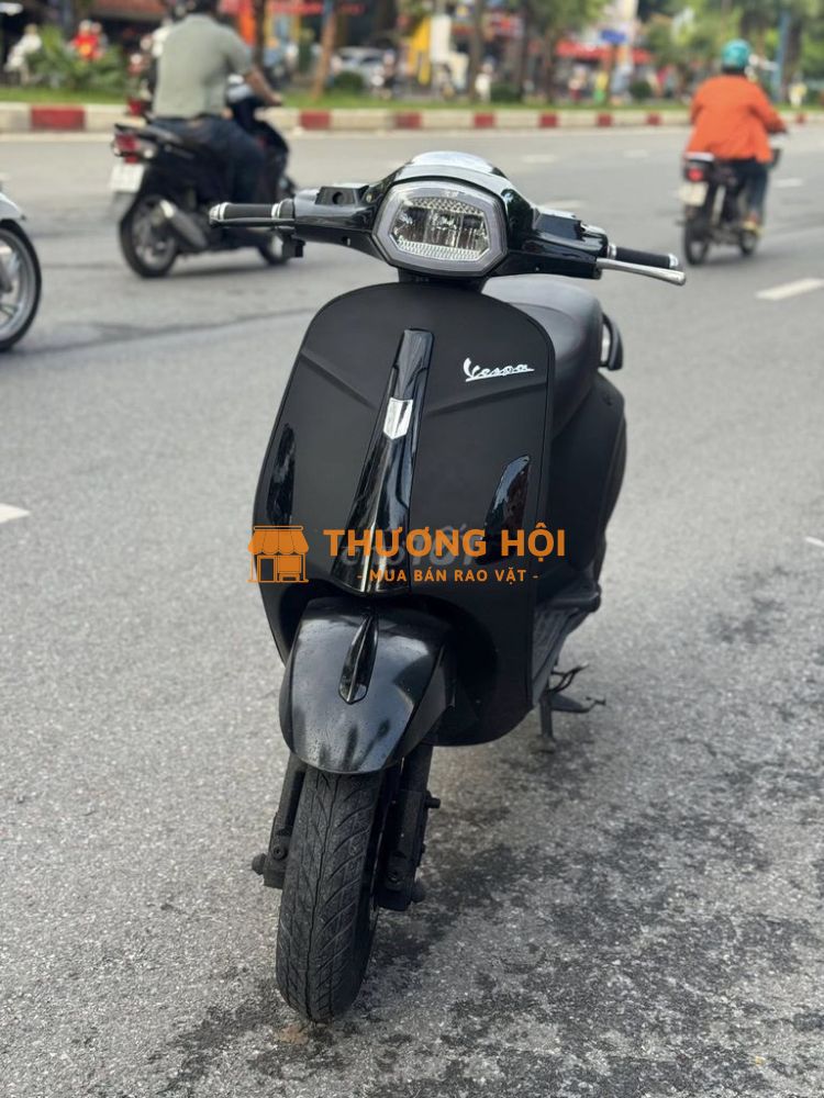 Vespa đen nhám bình lướt 2k24