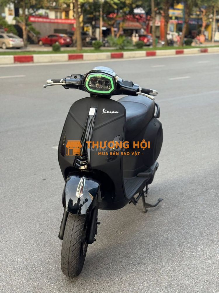 Vespa đen bình mới thay 2025