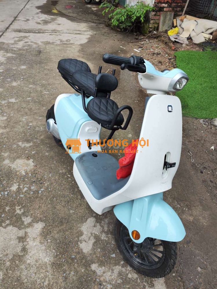 Xe điện hót girl