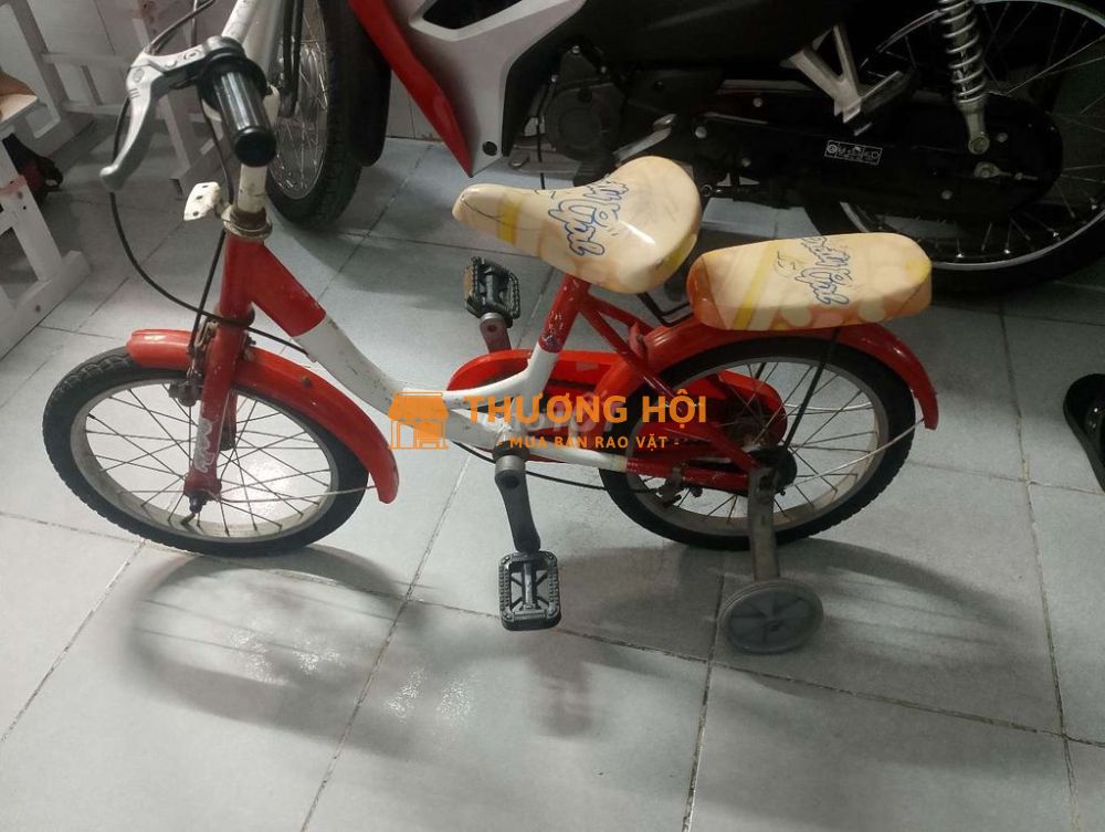 Xe đạp trẻ em Đỏ trắng đã sử dụng