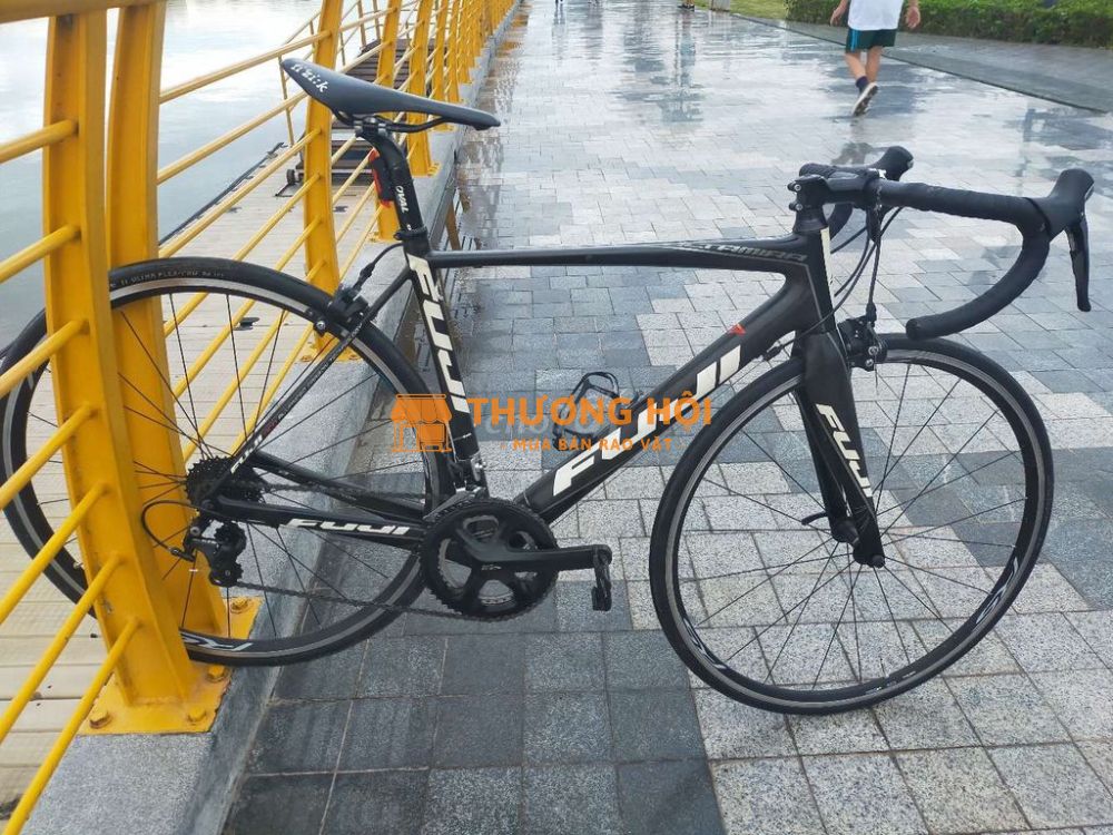 Xe carbon Fuji Nhật zin xịn mới 90% bán rẻ 15triệu