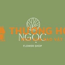 Nhân viên ngồi làm thủ công-lựa hàng