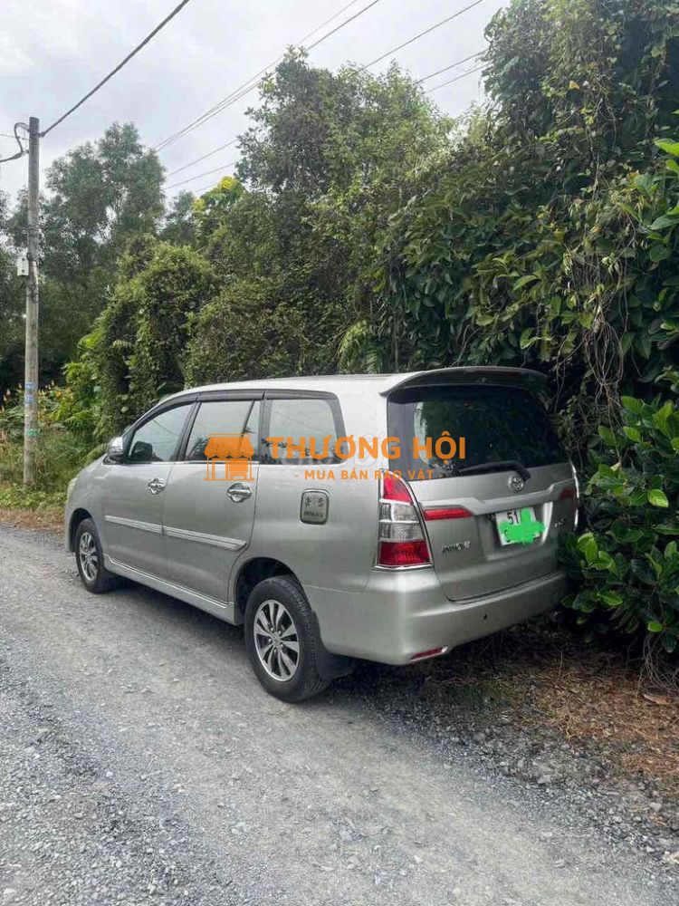 toyota innova 2015 2.0E mau bạc xe zin
