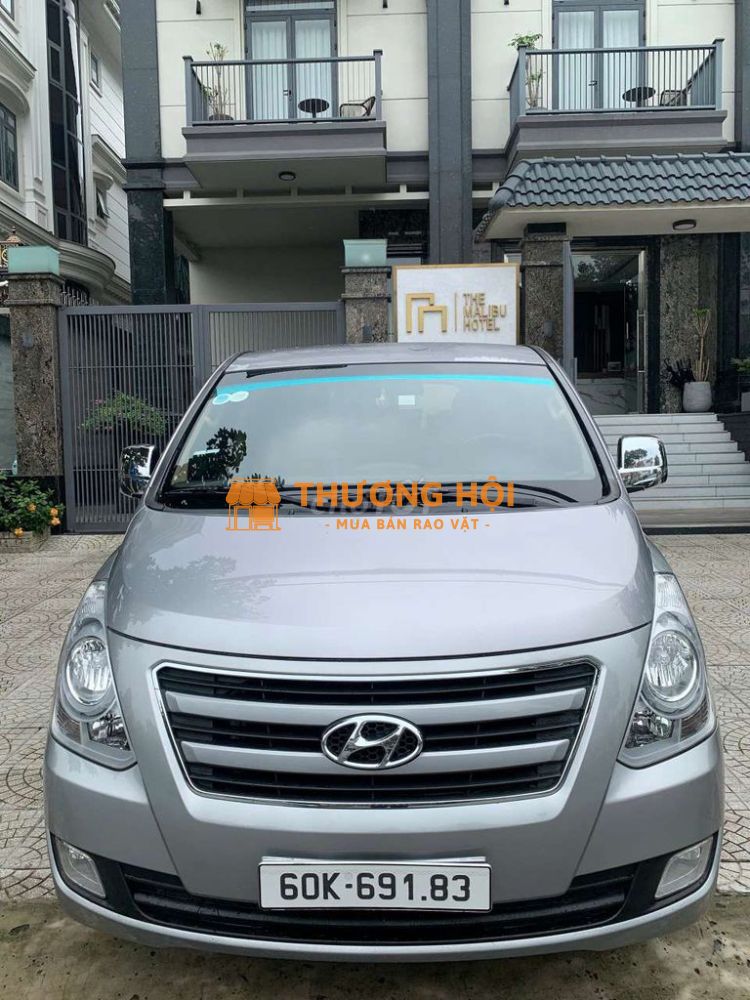 HYUNDAI STAREX 9 CHỖ MÁY DẦU SỐ SÀN SX CUỐI 2017