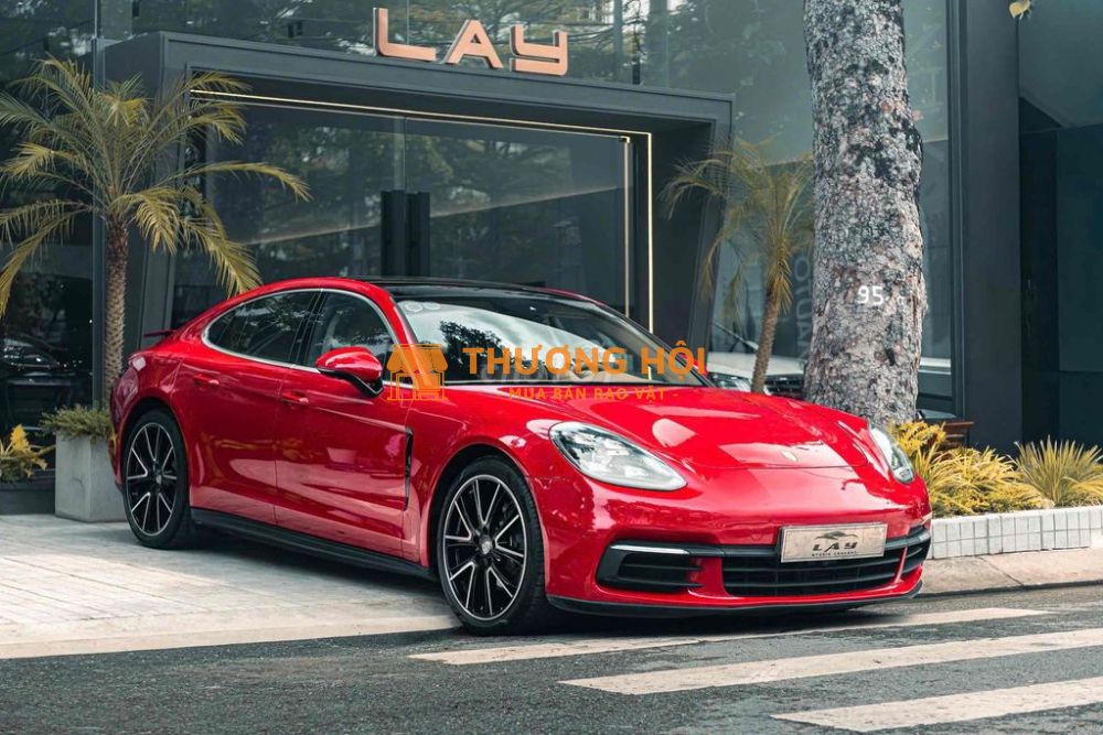 Porsche Panamera Model 2018 . Đỏ - Kem . Full BD
