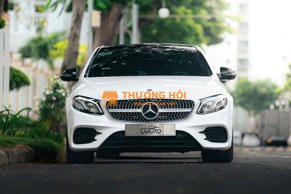 Mercedes E200 Sport Model 2020 - Trả trước từ 349t