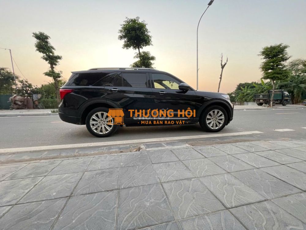 Ford Explorer Đen 7 chỗ.