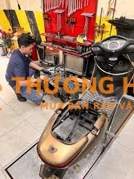 cửa hàng sửa chữa xe máy cần tuyển 3 thợ sửa chữa