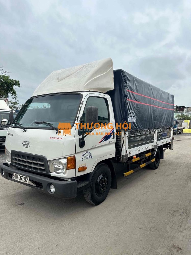 hyunhdai HD65 1.7 tấn thùng bạt có bững nâng