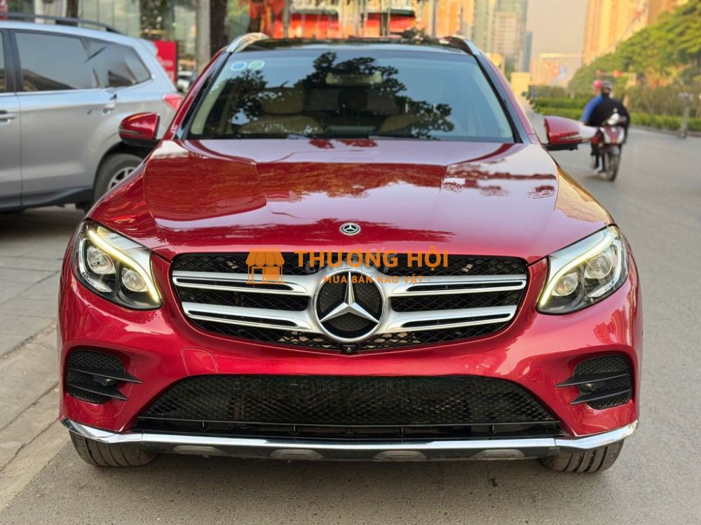 Mercedes GLC300 2018 model 2019 màu đỏ