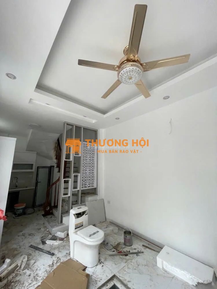 Bán nhà Đức Giang, 30m, Tiện ích ngập tràn, Nhà mới xây. Nội thất cơ bản . Sổ đỏ cất két. Gía chỉ