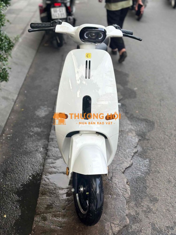 Xe máy điện Trắng