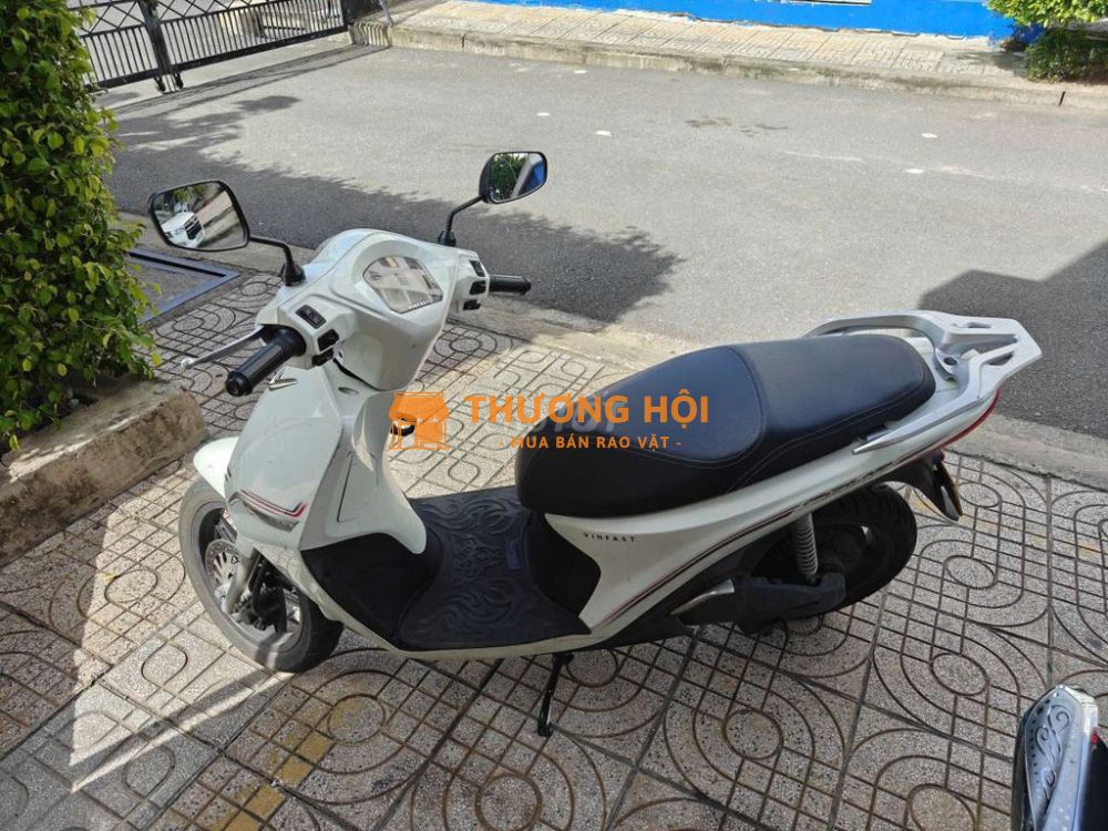 Xe máy điện Vinfast Feliz Trắng