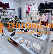 Nhân viên Livestream Bán hàng Giày dép