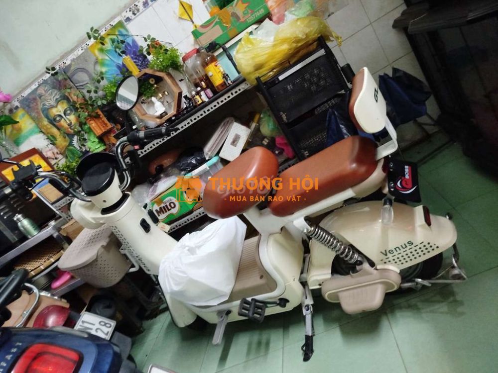 Xe máy điện Venus Trắng