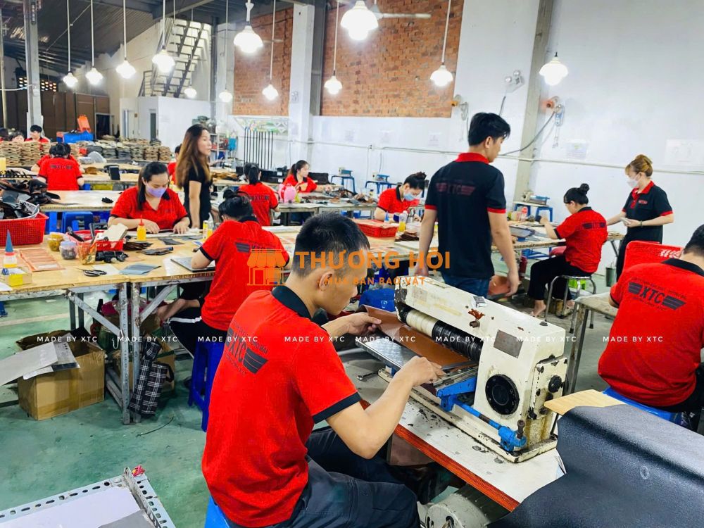 GIA CÔNG QUÀ TẶNG ĐỒ DA THEO MẪU – IN LOGO – CÓ VAT