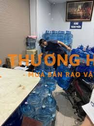 Cần tuyển nhân viên giao hàng nước uống đóng bình bằng xe máy công ty