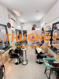 Salon tóc Quận 1, cần tuyển thợ nữ àm việc lâu dài, thu nhập ổn định