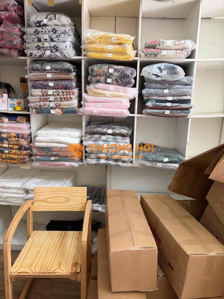 cần tuyển nhân viên đóng hàng , nhân viên kho