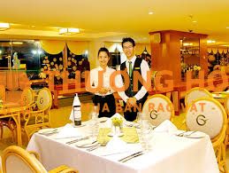 Nhân viên phục vụ nhà hàng