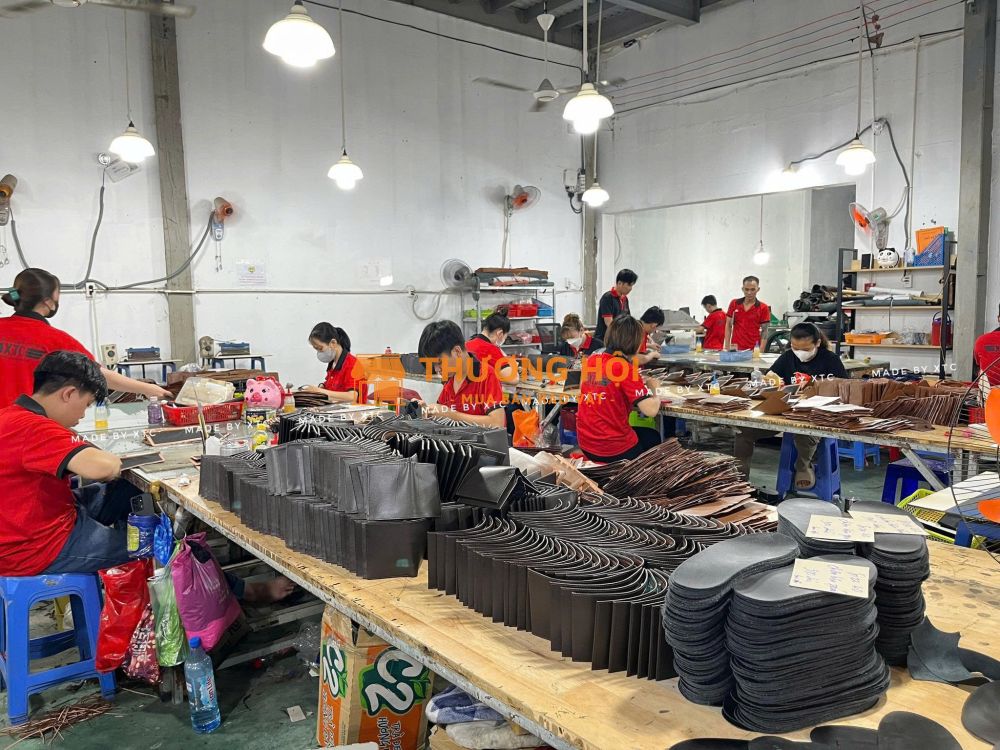 GIA CÔNG ĐỒ DA LÀM QUÀ TẶNG CUỐI NĂM – XUẤT VAT