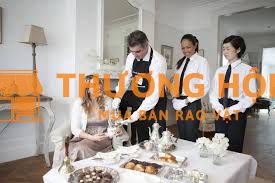 NHÂN VIÊN PHỤC VỤ NHÀ HÀNG NGA Q1