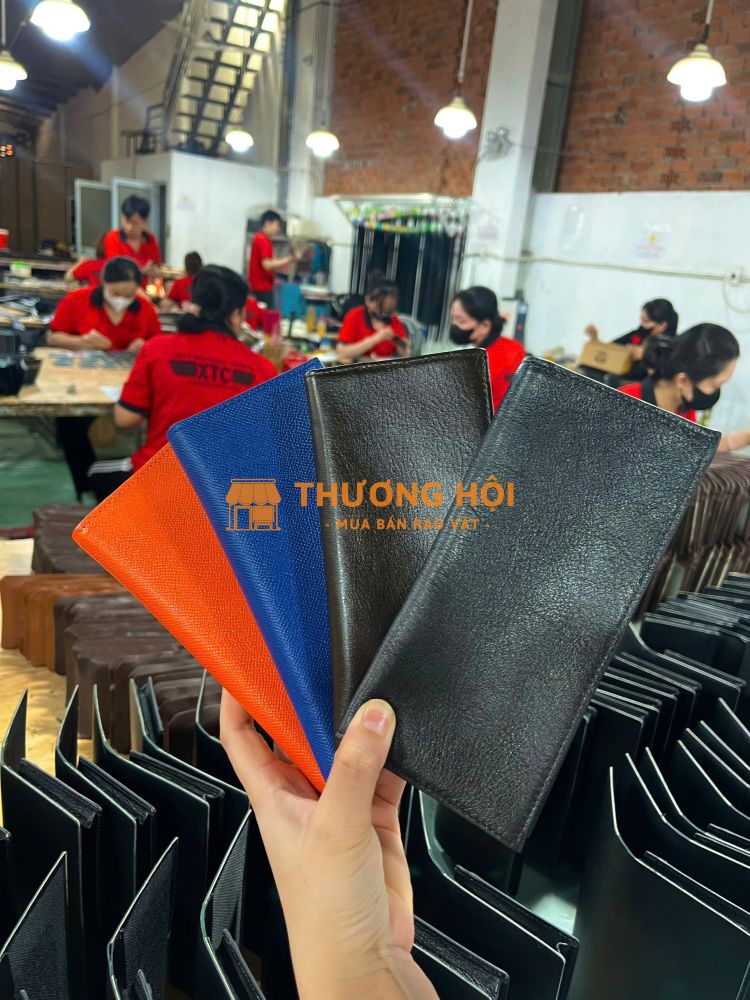 GIA CÔNG QUÀ TẶNG CÔNG TY – VÍ DA IN LOGO