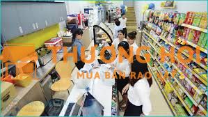 Nhân viên bán hàng cửa hàng tiện lợi