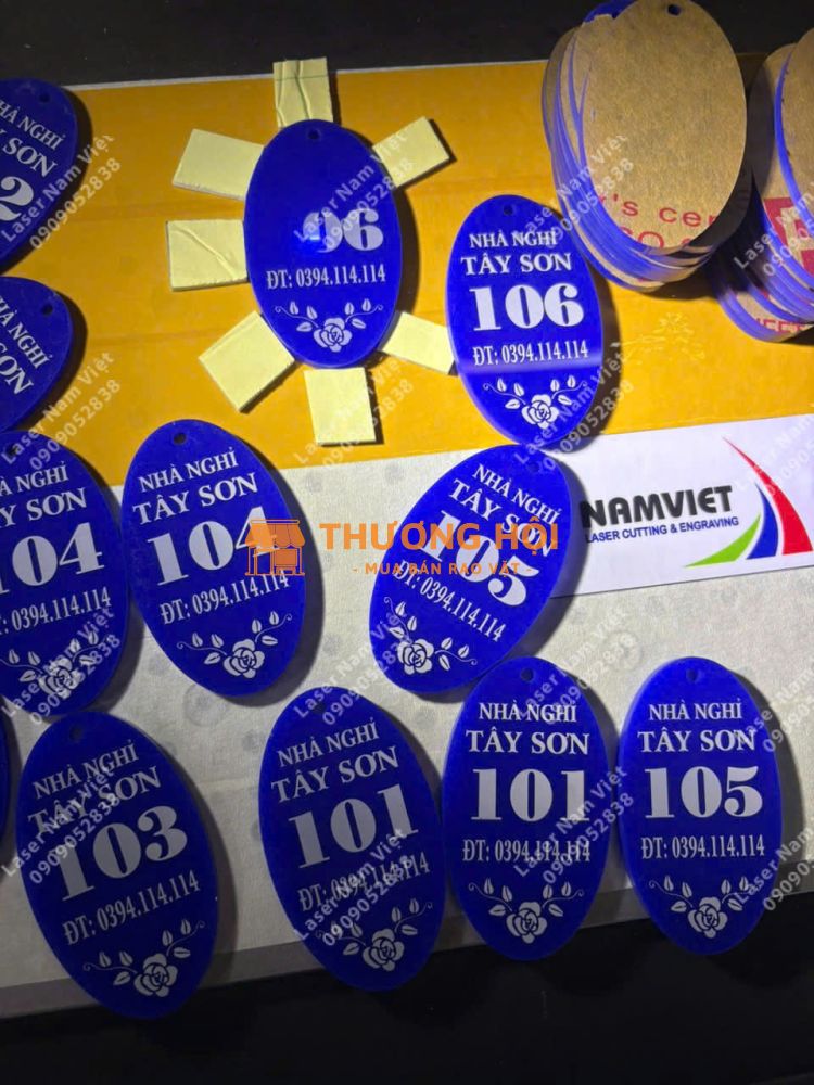 NHẬN GIA CÔNG – SẢN XUẤT THẺ PHÒNG MICA CHO KHÁCH SẠN / HOMESTAY