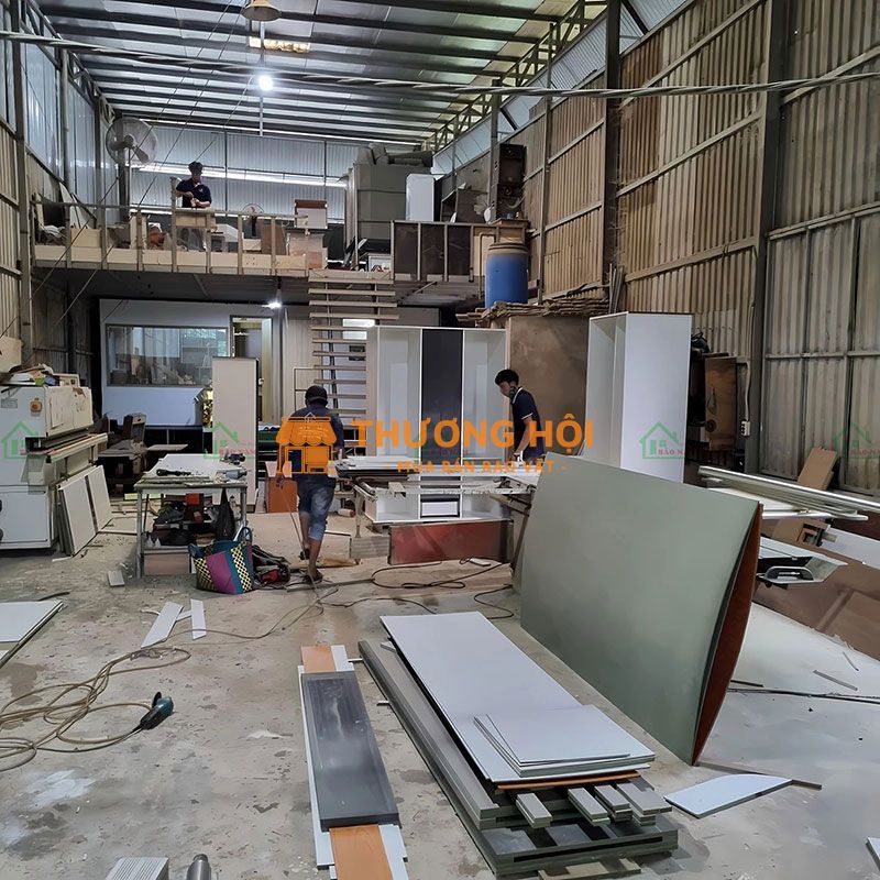 Có Nên Làm Nội Thất Tại Xưởng? Ưu Nhược Điểm & Sự Thật Cần Biết