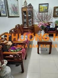 Thanh lý bộ bàn ghế gỗ màu vàng gồm 6 món