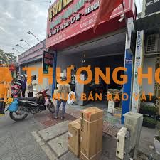 Tuyen Phụ và thợ điện lạnh