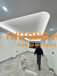 Tuyển 2 thợ phụ thi công điện phòng học